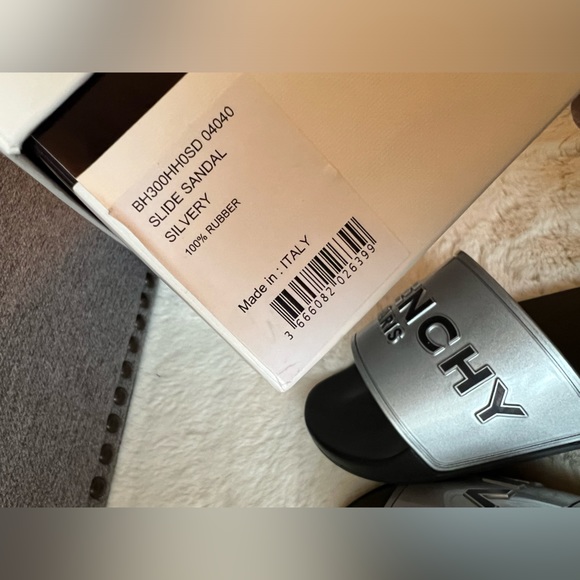 New Givenchy Silver Logo Flat rubber Sandals 40 - Picture 8 of 8